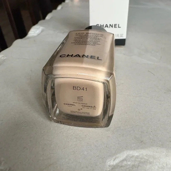 CHANEL Les Beiges Hydration Foundation BD41 - Picture 7 of 7
